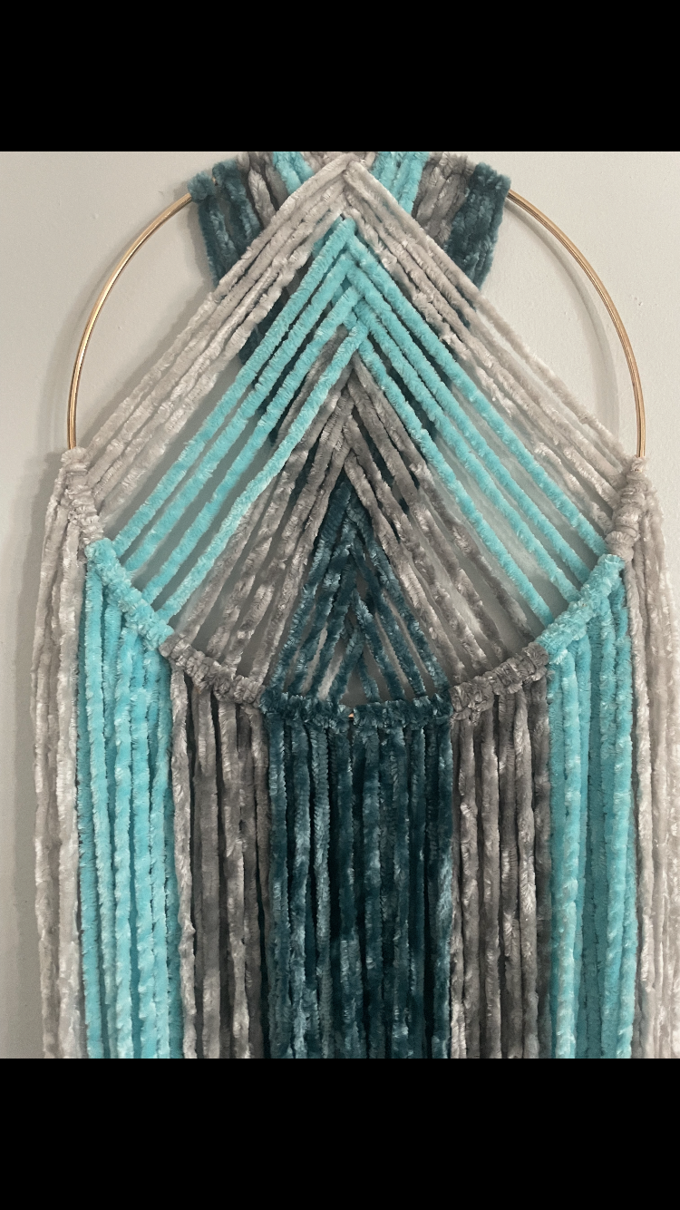 Macrame wall hanging: Iris