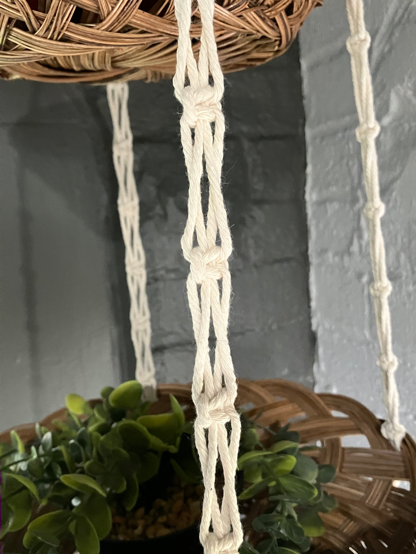 Macrame basket: Zuri